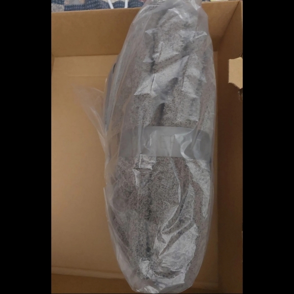 NEW BAREFOOT DREAMS COZCHIC RIB TRIM THROW BLANKET in CHARCOAL & WHITE - Picture 4 of 5